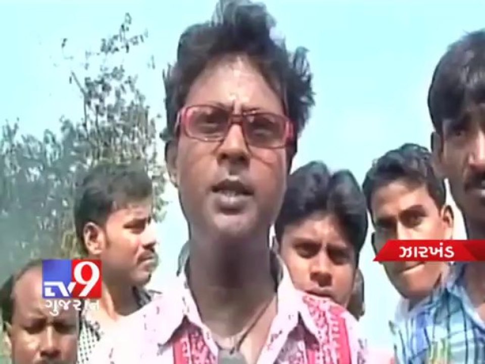 Tv9 Gujarat - Jharkhand  14 trucks torched by angry mob after woman hit by ruck dies
