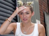 Miley Cyrus Starts New Hair Trend