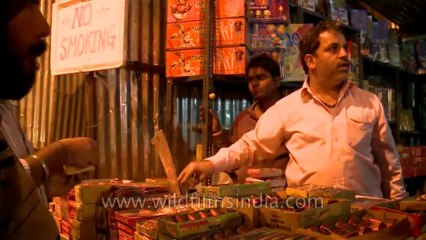 New Delhi-Green Park-Market Place-Crackers-17