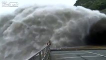 Évacuation des eaux après une tempête tropicale à Taiwan. Impressionnant!