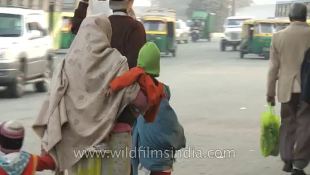 Delhi-kashmere gate-metro-traffic-14
