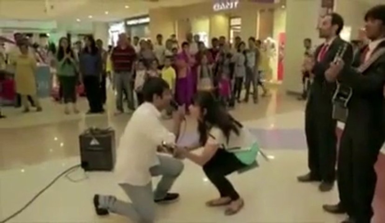 Une demande en mariage qui tourne très mal pour...