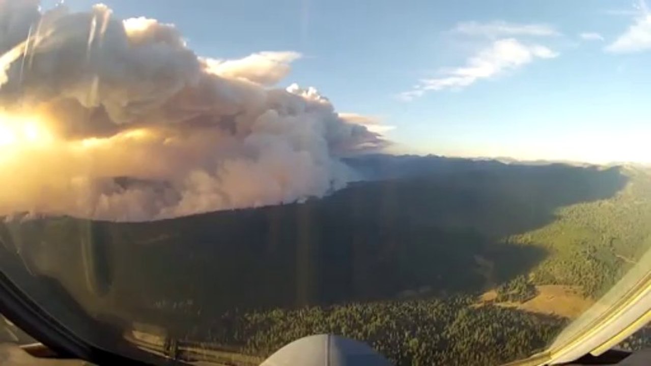 Images du terrible incendie de Los Angeles, Vue d'avion. Terrible mais aussi très beau!