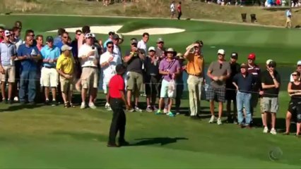 Tiger Woods falls to knees - back injury at Barclays