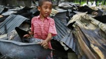 Rioters burn down Muslim homes in Myanmar