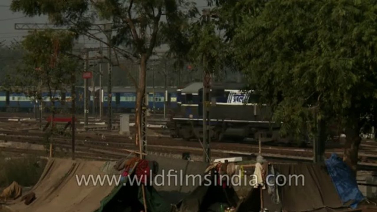 Nizamudin-Railway track-Train-3
