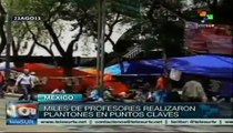 Miles de profesores protestan y paralizan la capital mexicana