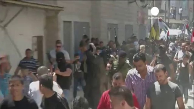 Los negociadores palestinos suspenden las conversaciones...