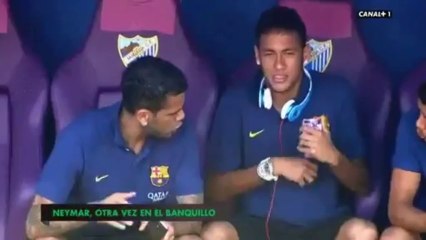 لقطة طريفة جداً - النيمار و الفيش يرقصون على دكة البدلاء ضد ملقا