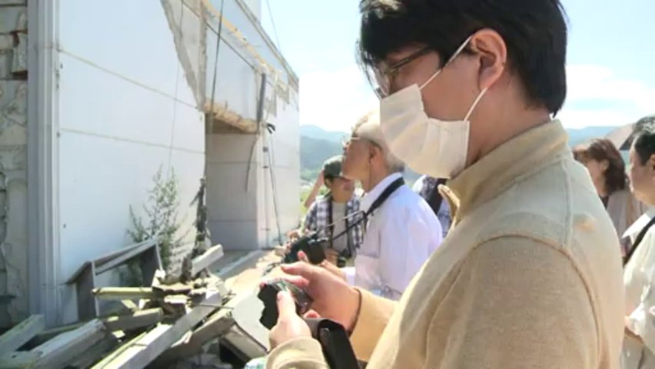 Katastrophen-Touristen besuchen Japans Tsunamigebiet