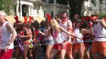 Carnaval de Notting Hill reúne multidão em Londres