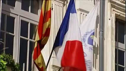 La maire Bollène explique pourquoi elle s'oppose au mariage de deux femmes