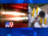 TDP MPs fast for Samaikhyandhra stopped by police