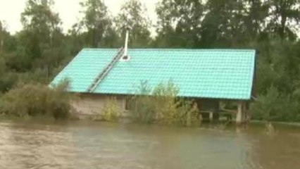 Floods threaten homes in Russia's far east