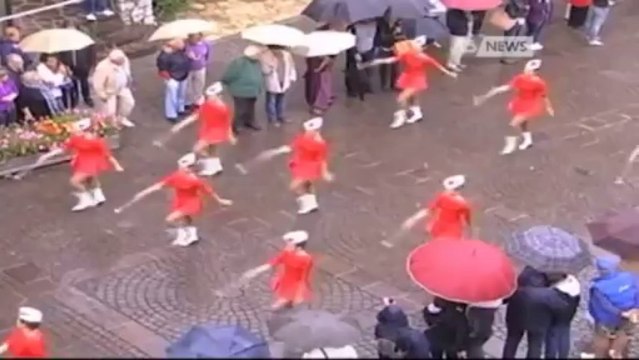 LA PIOGGIA NON FERMA LA FESTA DE RA BANDES