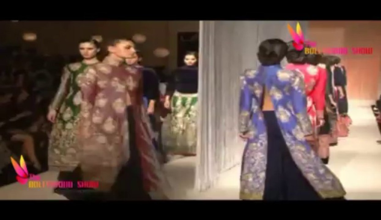 Traditional Models Walk The Ramp  At LFW 2013