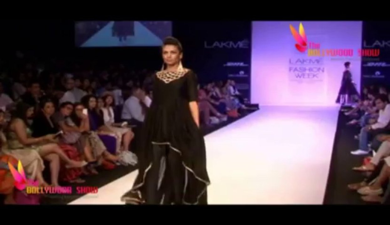 Hottest Models exposes Legs During Ramp Walk