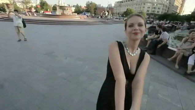 Visiter Moscou avec une belle brune! tellement agréable.