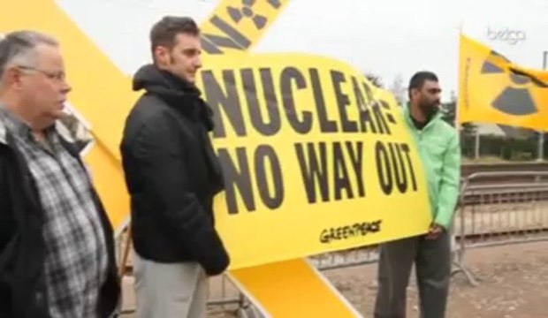 Des militants bloquent un convoi nucléaire