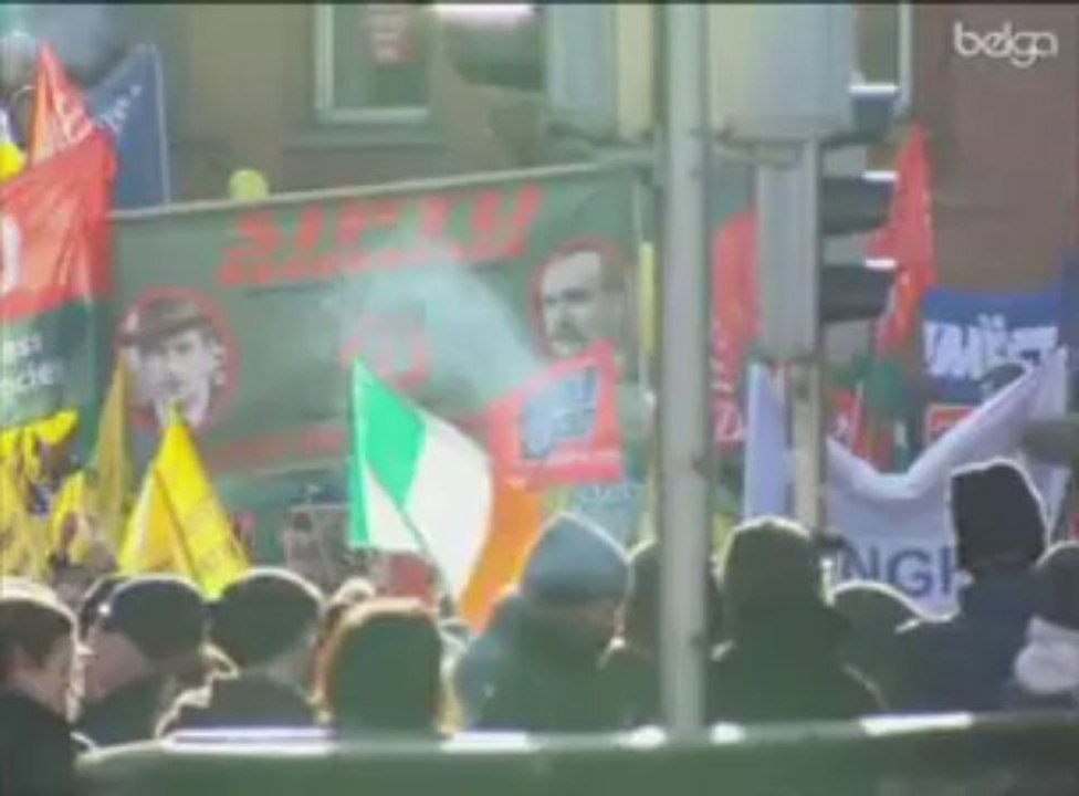Des milliers d'Irlandais manifestent à Dublin c...