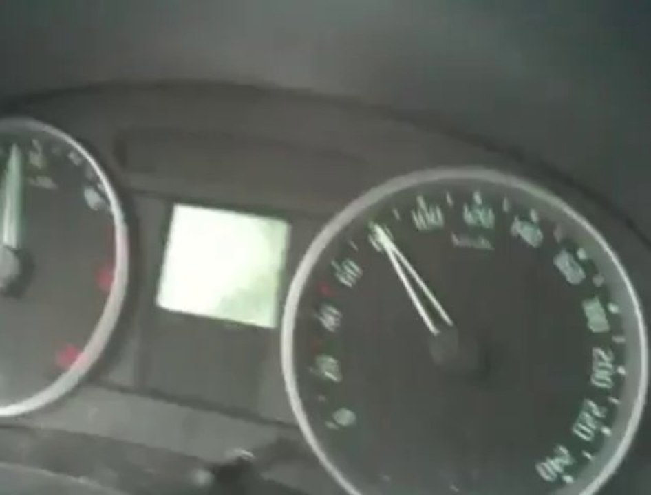 Un camion en plein dépassement