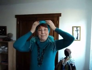 Comment mettre un chapeau-turban sur la tête