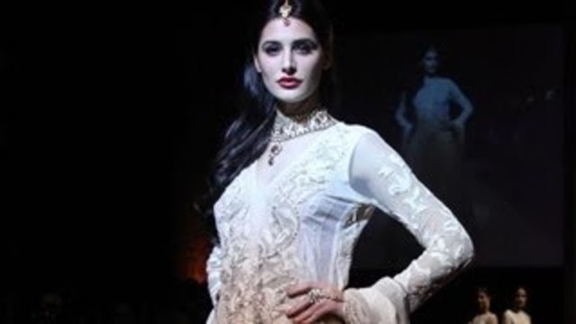 Nargis Fakhri Showstopper For Ritu Kumar Show at LFW Winter Festive 2013