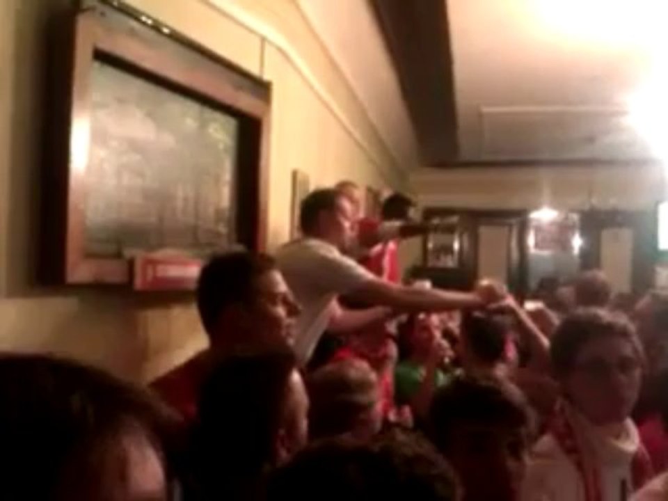 Ambiance "Café de la Paix" à Arlon pendant le match Genk-Standard