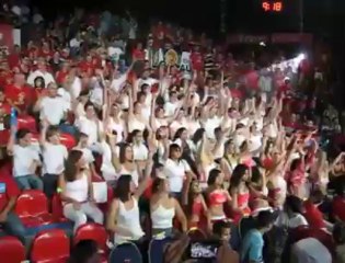 l'intégrale de la Flash-mob des supporters des Spirous et des Coca cola dancers