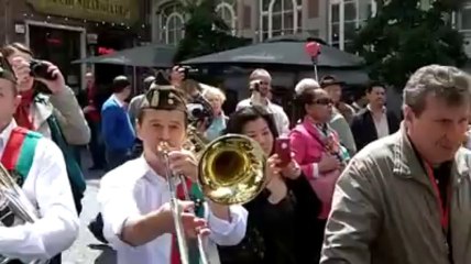 La Parade des Geants - Manneken Pis, Bruxelles