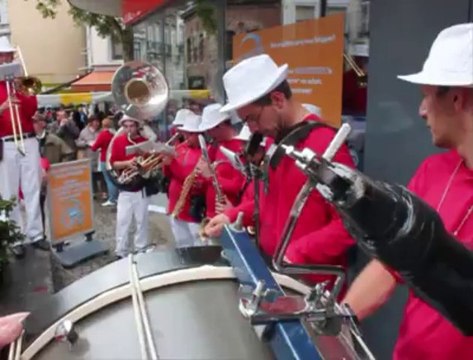 La fanfare du Doudou reprend Beat It de Michael Jackson