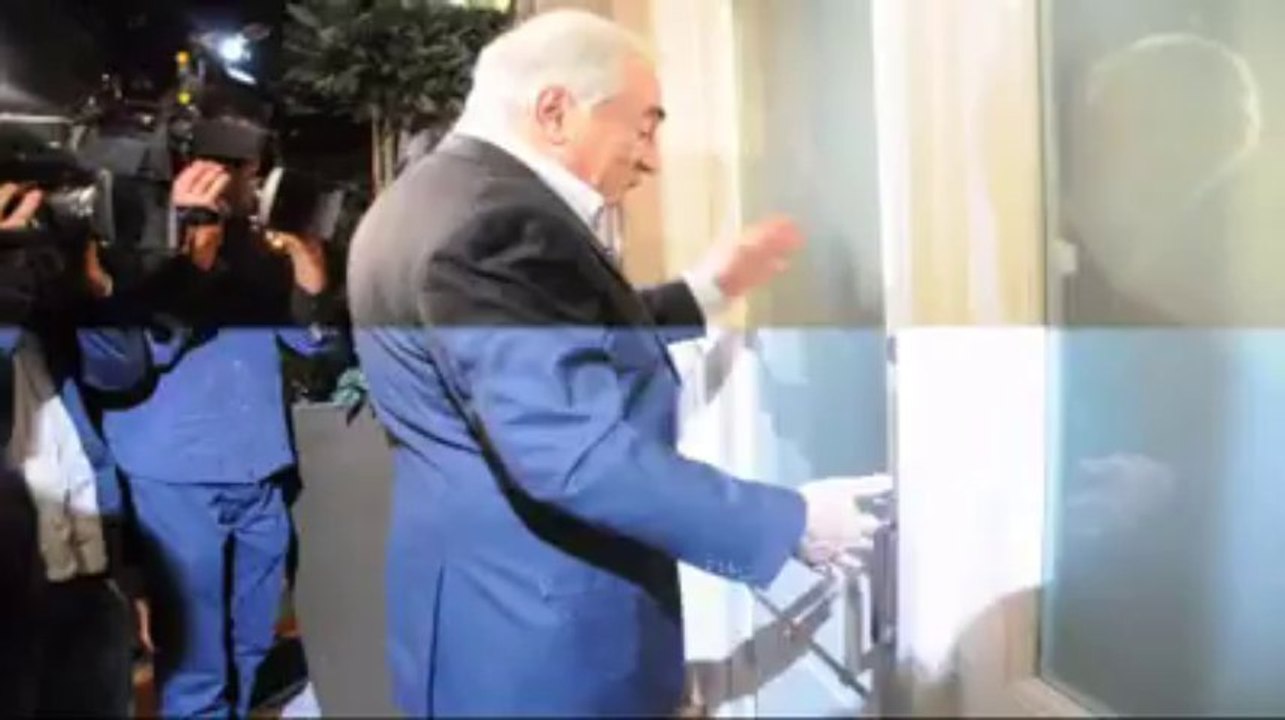 DSK enfermé en dehors de chez lui