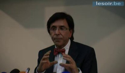 Conférence de presse d'Elio di Rupo sur sa note finale en tant que formateur