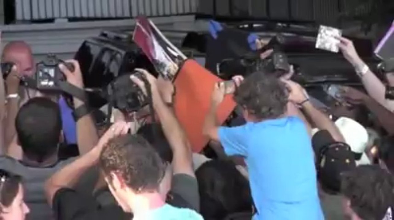 Lady Gaga rends fou ses fans à la sortie de son hôtel