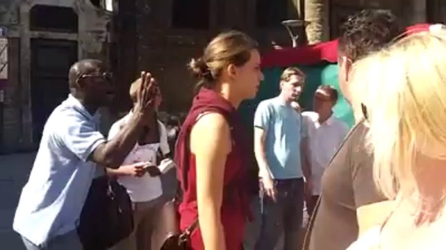 le prédicateur évangéliste en action rue Neuve à Bruxelles