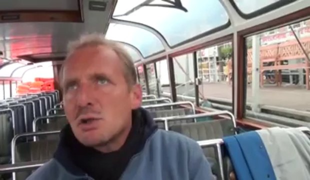 Dinant, ses rochers, ses couques et ses 15.000 habitants.