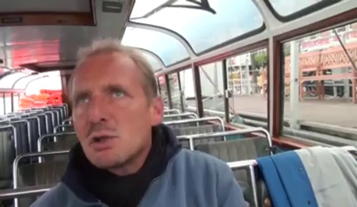 Dinant, ses rochers, ses couques et ses 15.000 habitants.