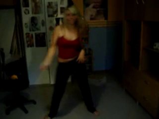 Melissa Rolain dans sur "Woman" de Britney Spears