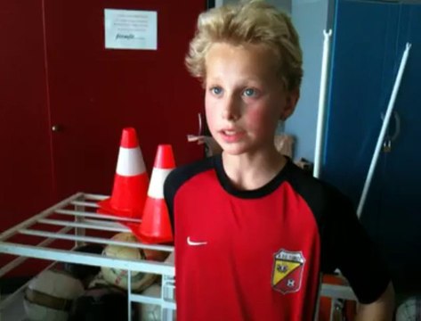 Recontre entre Jeremy Perbet (MONS) et les enfants du stade Gaston Reiff