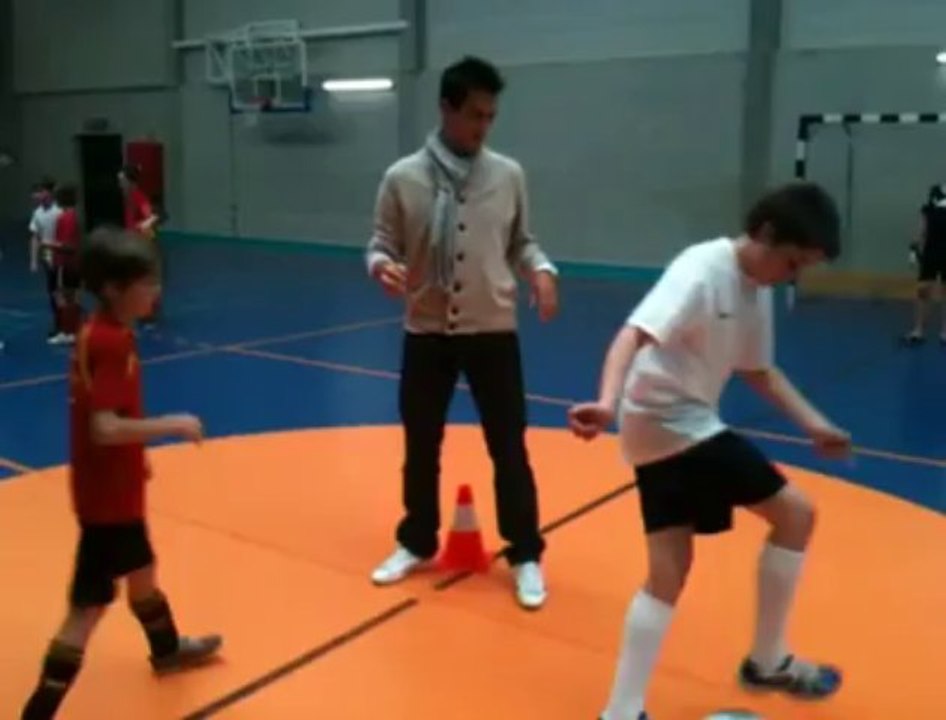 Recontre entre Jeremy Perbet (MONS) et les enfants du stade Gaston Reiff
