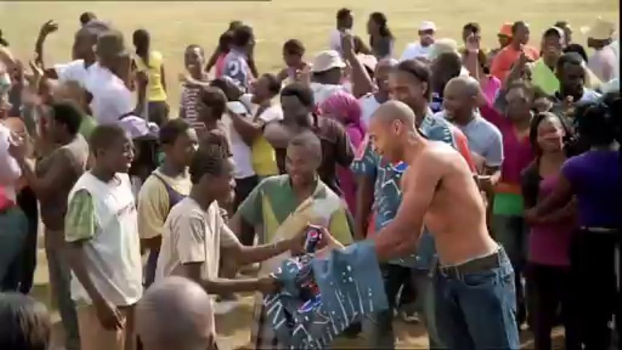 PEPSI FOOTBALL AFRICA 2010 COMMERCIAL FEATURING MESSI KAKA DROGBA LAMPARD HENRY AND AKON