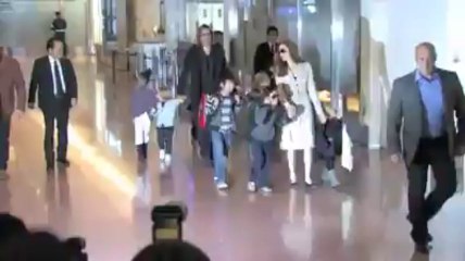 Brad Pitt et Angelina Jolie débarquent au Japon en famille