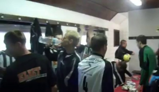 Football Otegem: les joueurs régionaux apprennent le logobitimb aux joueurs flamands