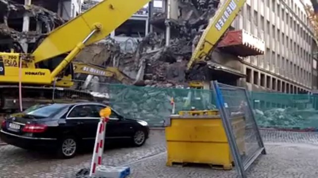 Destruction des anciens bâtiments de Rossel