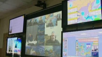 Une plate-forme pétrolière sombre