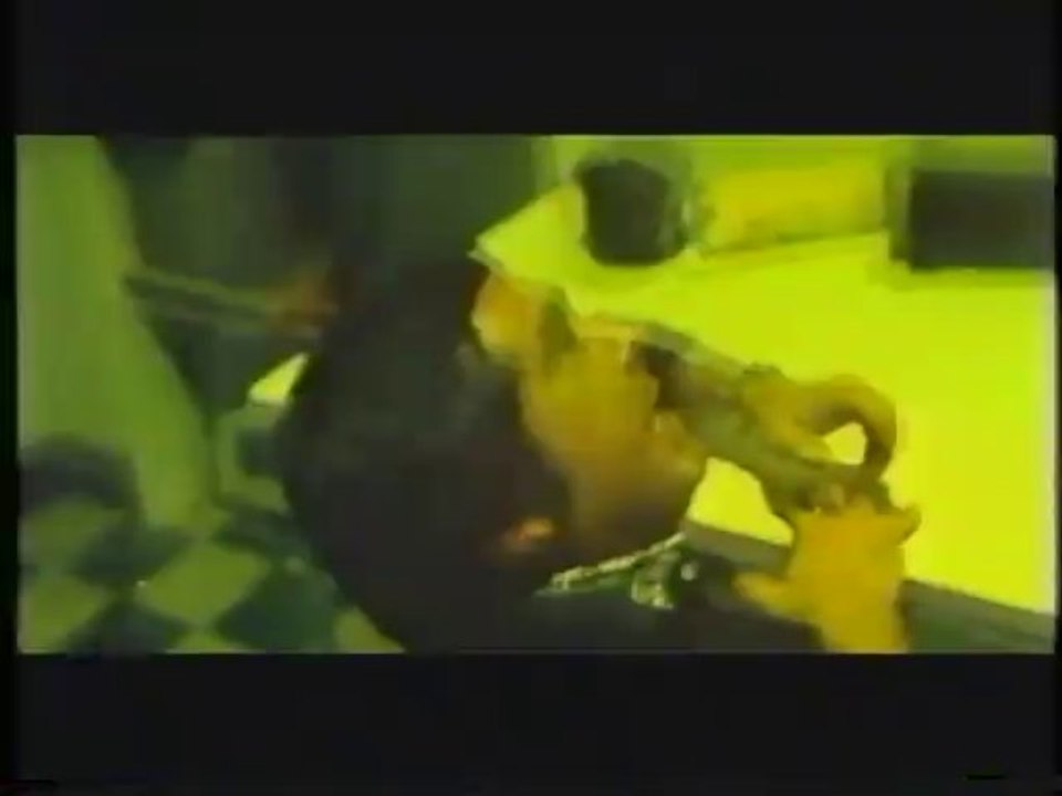 The Cat o' Nine Tails (1971) Black & white in yellow