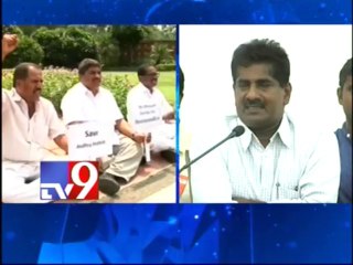 APNGOs meet TDP MPs in Delhi