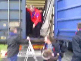 Arrivée des supporters du FC Liège en camion à Blegny