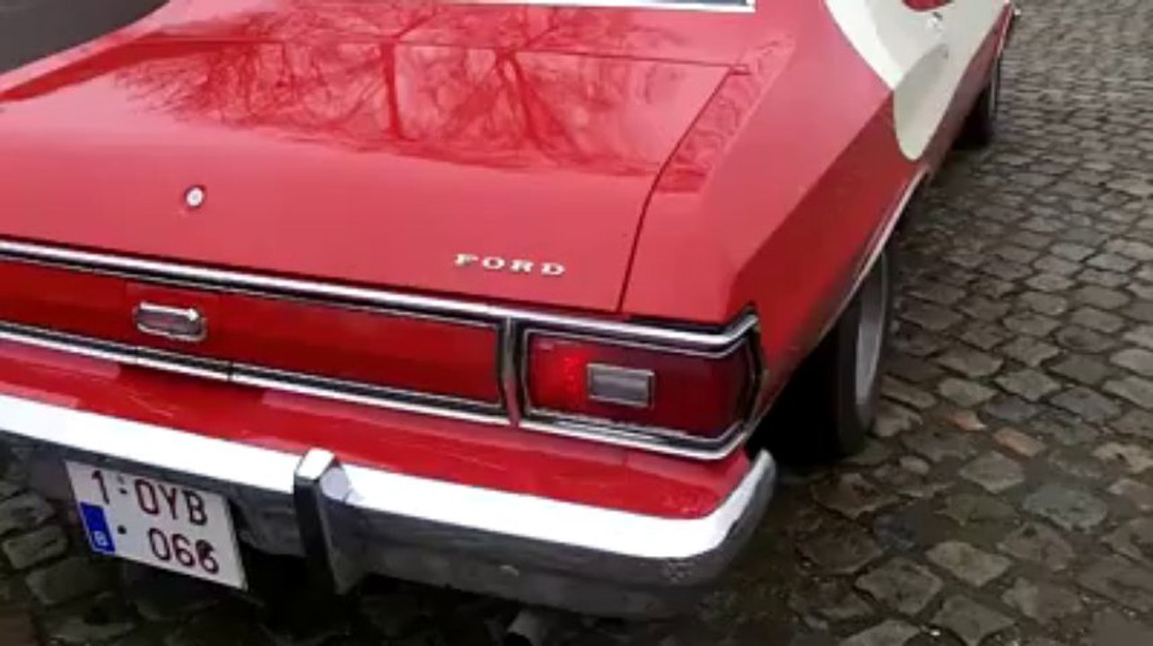 Valéry roule dans la voiture de Starsky et Hutch