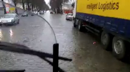 Opération nids-de-poule 2012: dans le bus 57 sur l'avenue Port, entre rodéo et balade en mer